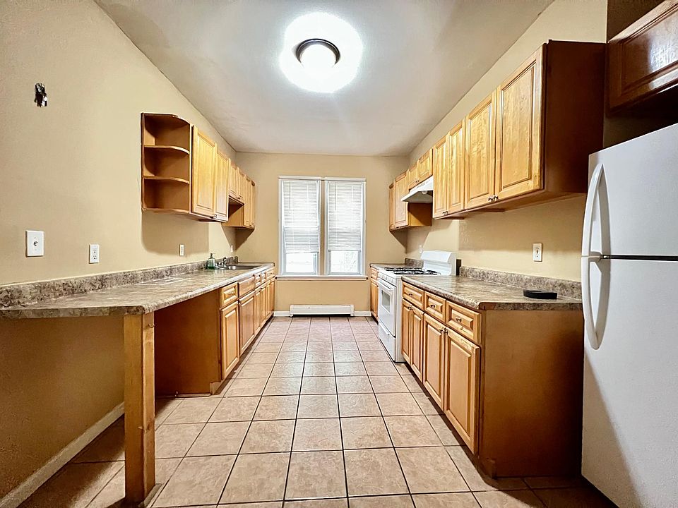 1st image of 238 Leslie St #1B