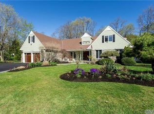 12 Wyona Ct, Huntington, NY 11743