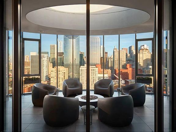 4th image of 204 N Halsted St #2410