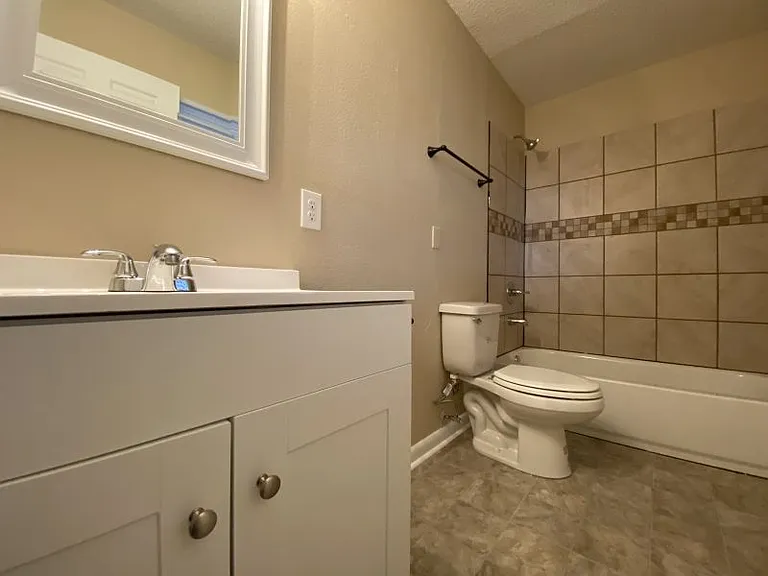 2413 Lehigh Dr — Photo 5