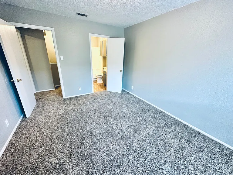 1318 Southport Dr — Photo 9