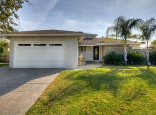 458 W Dennis Dr, Clovis, CA 93612