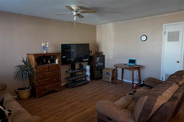 2nd image of 3037 Lancaster Gate