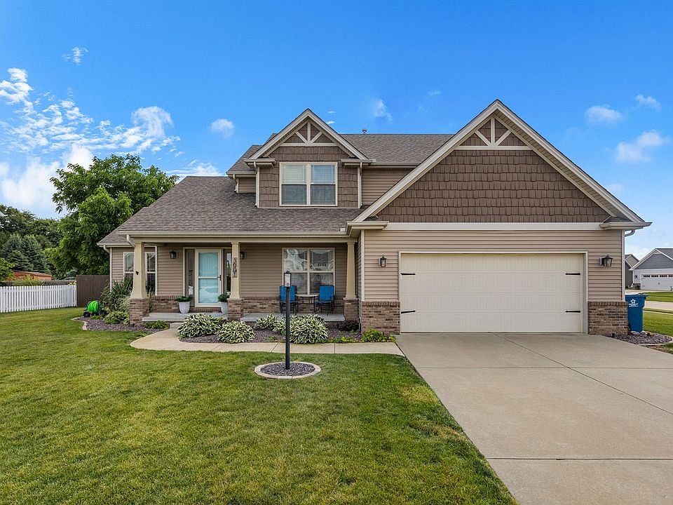 1st image of 3001 Applewood Dr