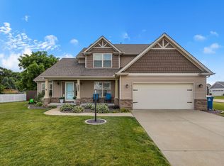 3001 Applewood Dr, Monticello, IL 61856