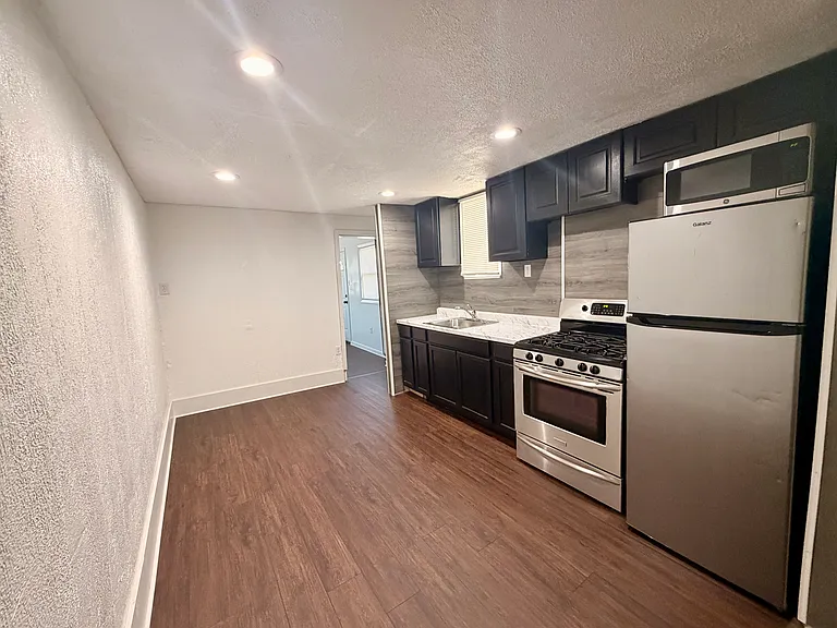 715 Green St — Photo 7