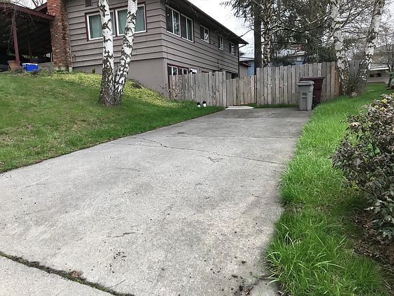 2nd image of 1340 NW Hall Dr APT B