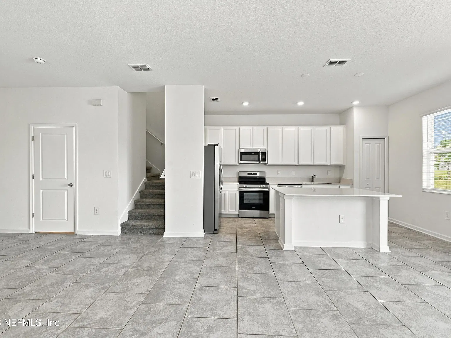 3 bed, 2.5 bath, 1738 sqft, $2,700 — Photo 3