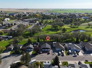 9B W Westlynn Dr, Claresholm, AB T0L 0T0