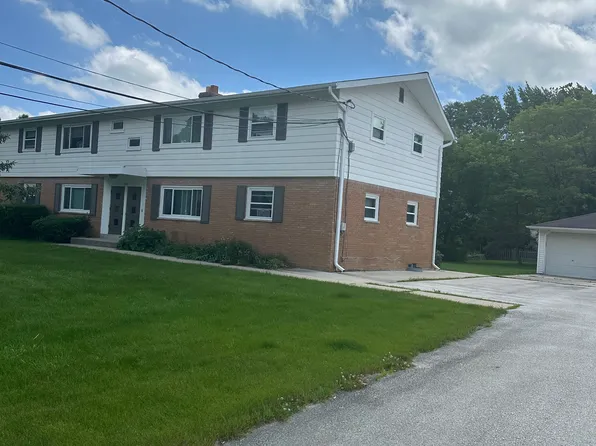 18425 Pleasant St APT 2, Brookfield, WI 53045