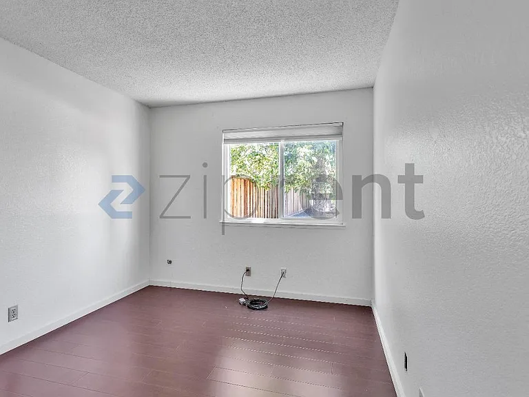 32805 Palmdale Ct — Photo 14