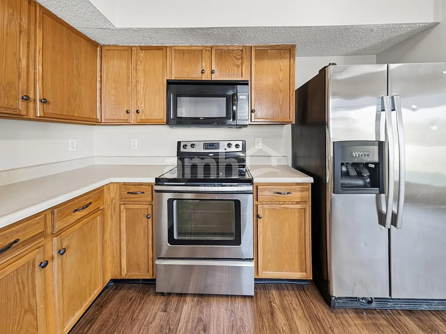 3 bed, 2.5 bath, 2240 sqft, $2,000 — Photo 3