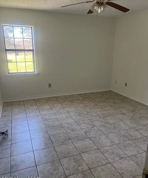 1000 Lucas Ln — Photo 5