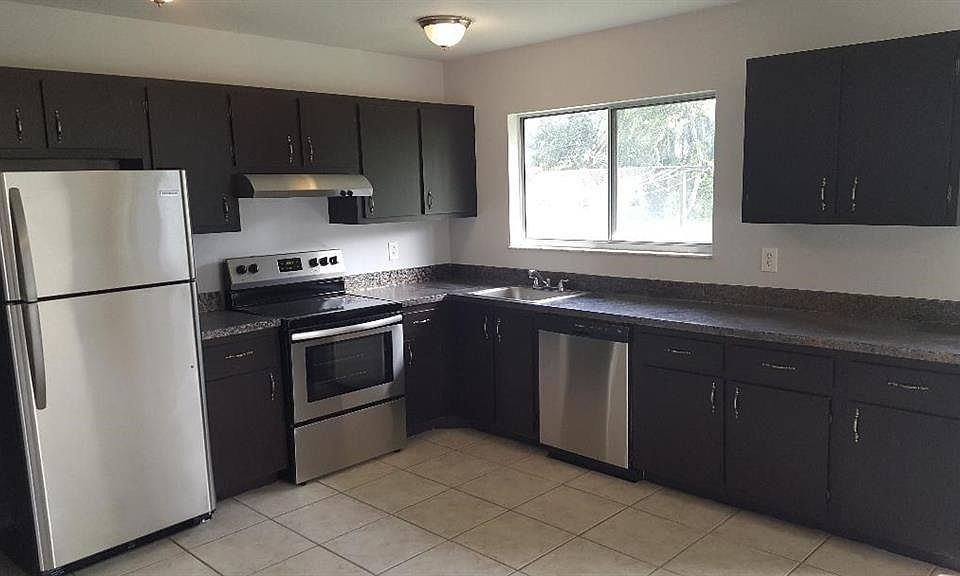 1st image of 331 SW Eastport Cir