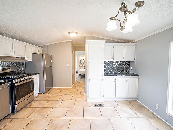 3rd image of 127 Saint Pauls Dr