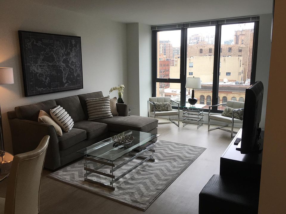 1st image of 101 W Superior St APT 605