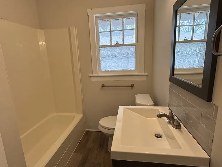 106 W Hudson St — Photo 14