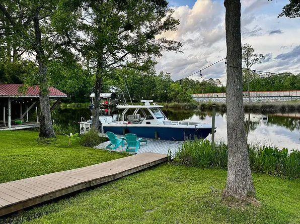 168 Waterside Ln, Freeport, FL 32439