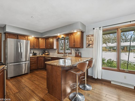 5th image of 4411 Eaton Dr