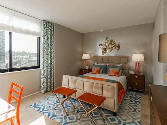 5th image of 15 Bank St APT 119D