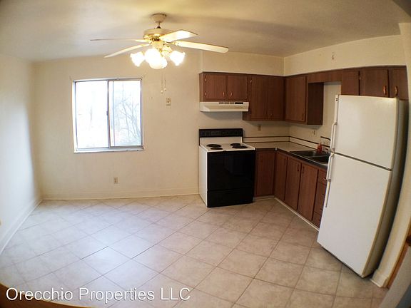 4th image of 105 Estes Ave