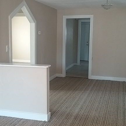 View into dinning room 