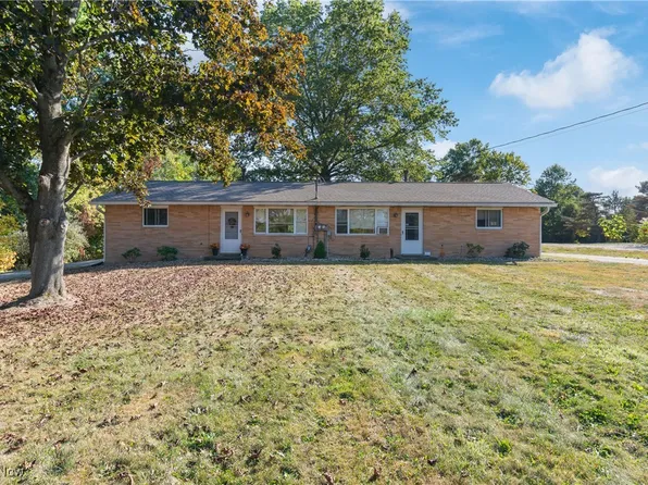 3300-3302 Highland Park St NW, North Canton, OH 44720