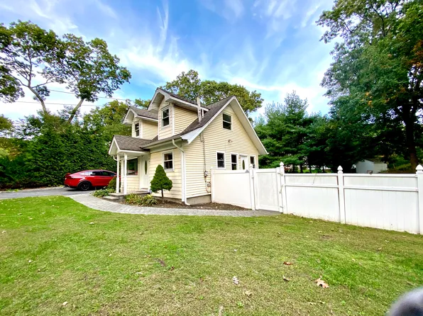 (undisclosed Address), Sound Beach, NY 11789