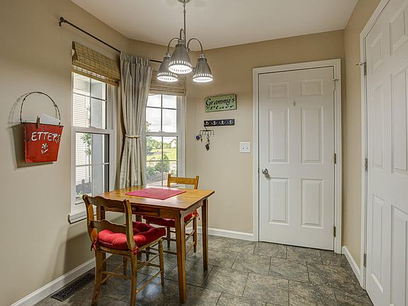 4th image of 810 Highgate Dr #8E