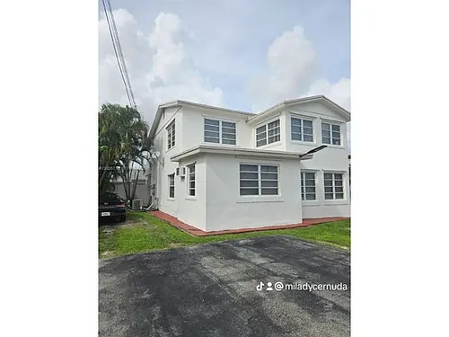 3431 SW 4th St #1 Photo 1