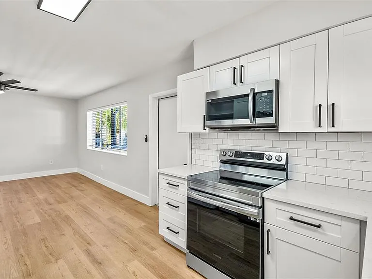 300 S Nimbus Ave #6 — Photo 4