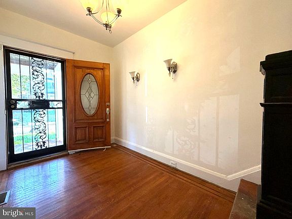 5th image of 641 N Augusta Ave