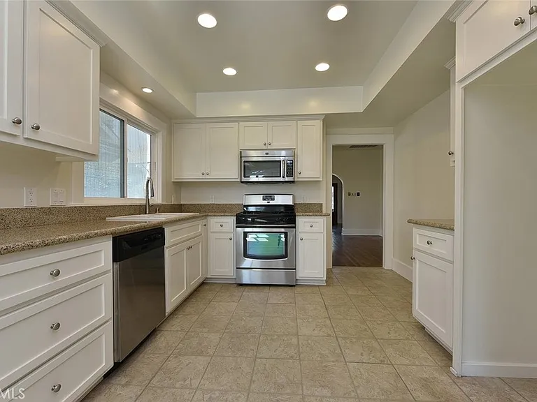 470 W Center St — Photo 6