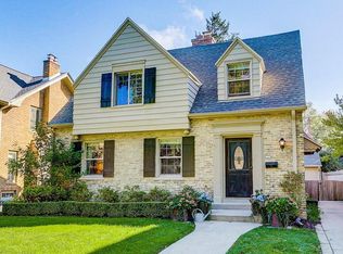 4724 N Woodburn St, Whitefish Bay, WI 53211