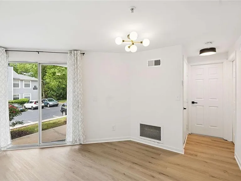 1466 Keys Crossing Dr NE — Photo 7
