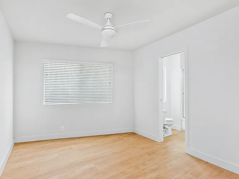 1911 S Palm Grove Ave #4 — Photo 6