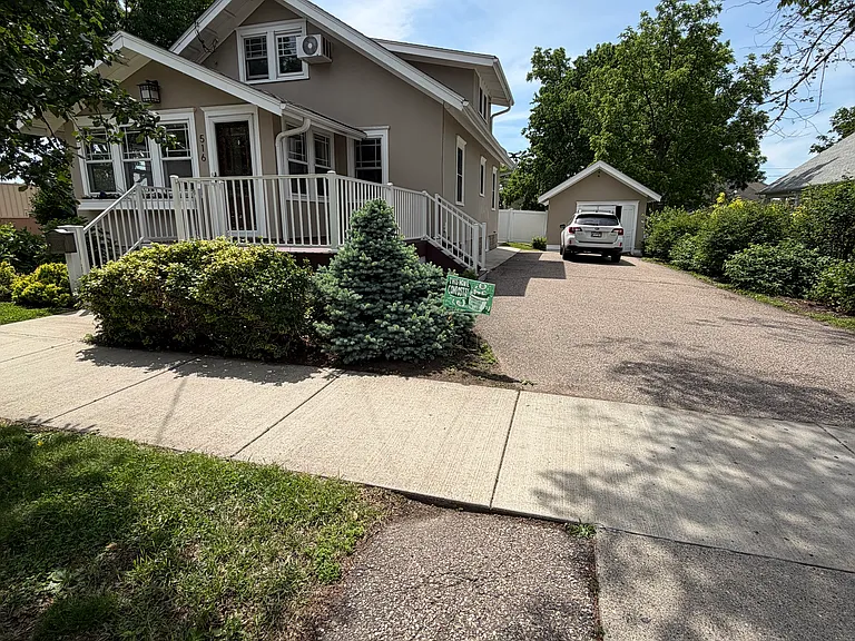 516 Washington St S — Photo 4