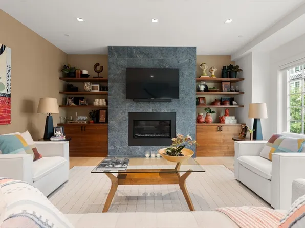 21 Crowninshield Rd #21, Brookline, MA 02446