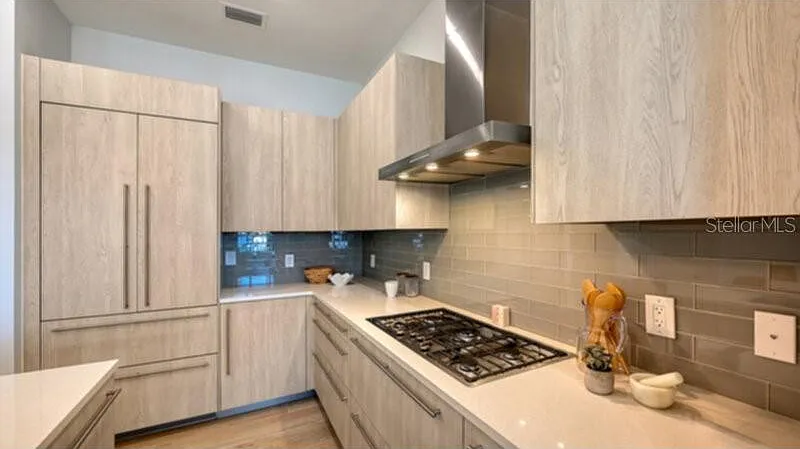 2 bed, 2.0 bath, 1122 sqft, $4,000 — Photo 3
