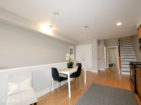 Kitchen dining area