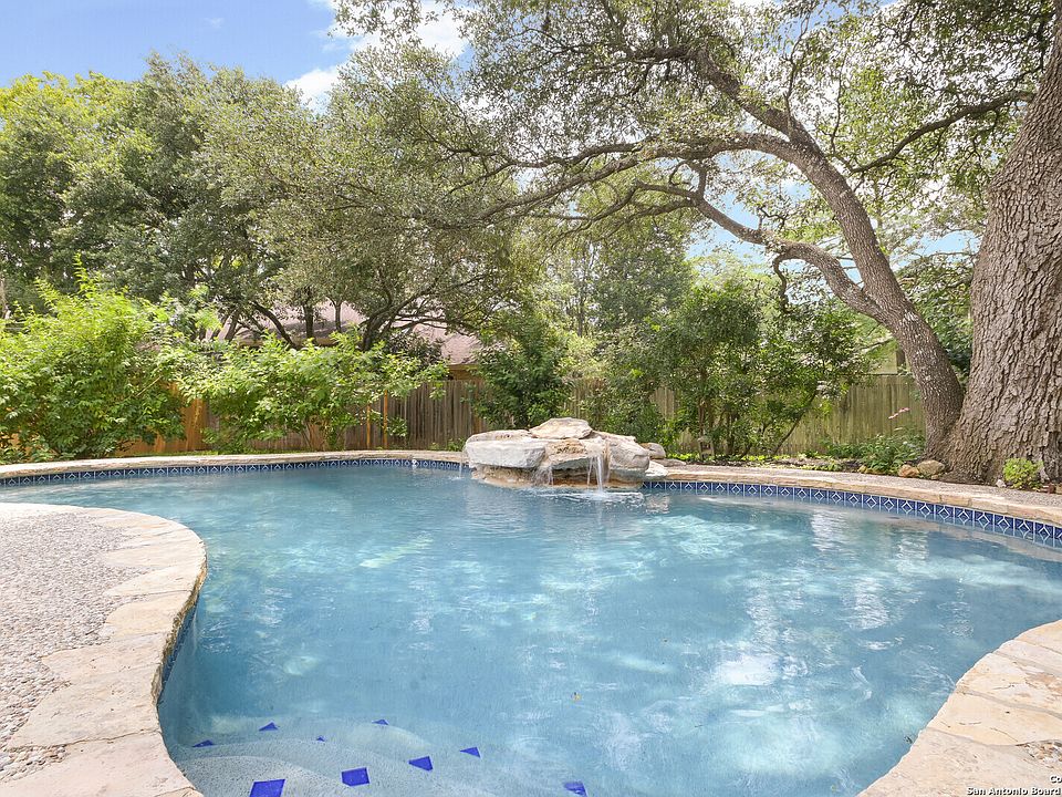 1st image of 8518 FAIRWAY GREEN DR