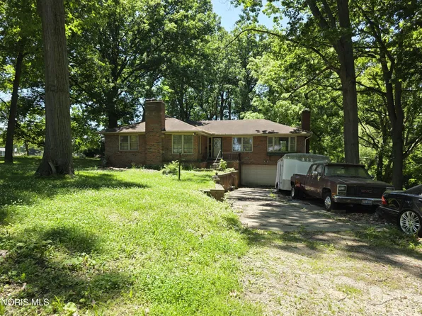 1011 Greenhills Rd, Toledo, OH 43607