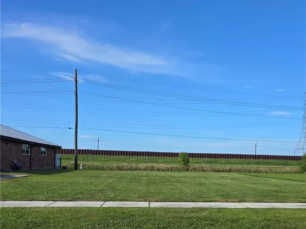 4032 Hamlet Dr, Chalmette, LA 70043