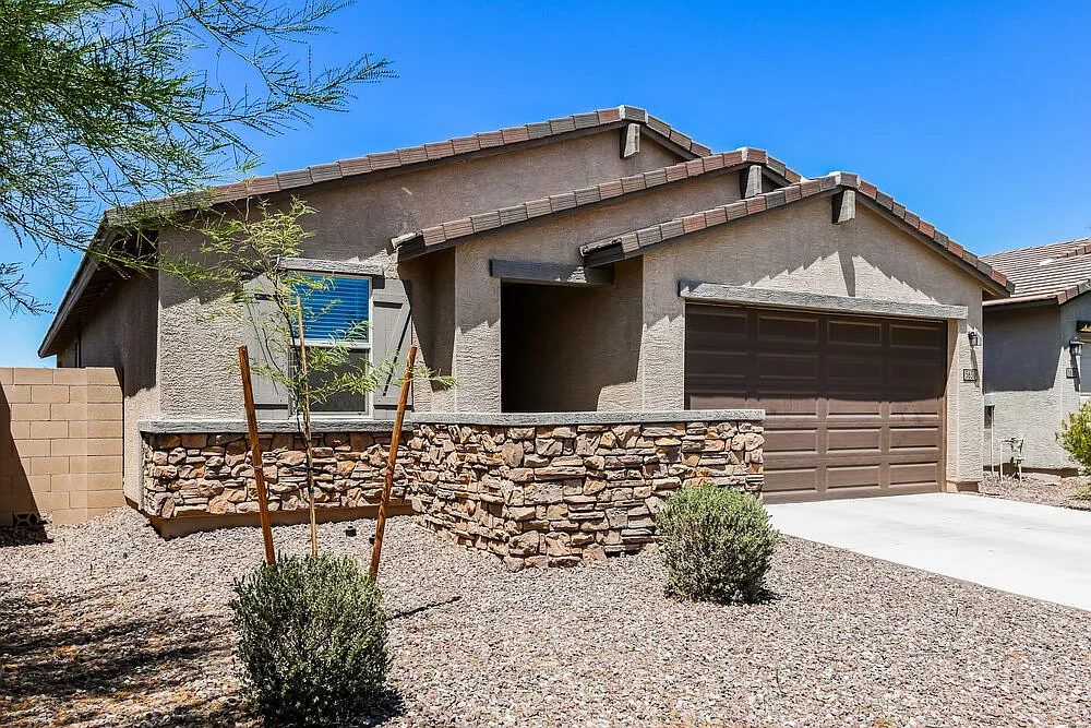 4 bed, 2.0 bath, 1810 sqft, $2,290 — Photo 3