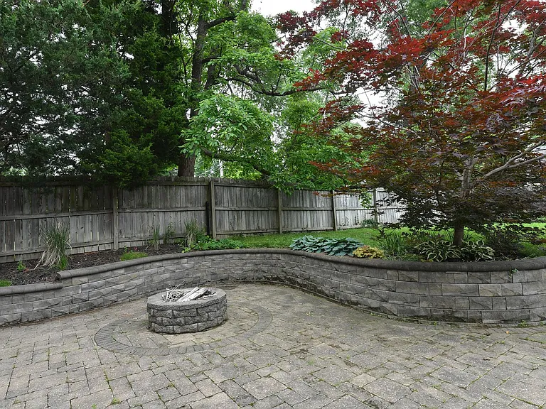 106 Manlyn Dr — Photo 65