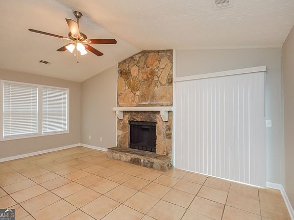 3rd image of 6282 Creekford Dr