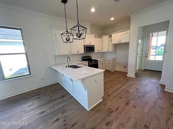 4th image of 106 Bijou Dr