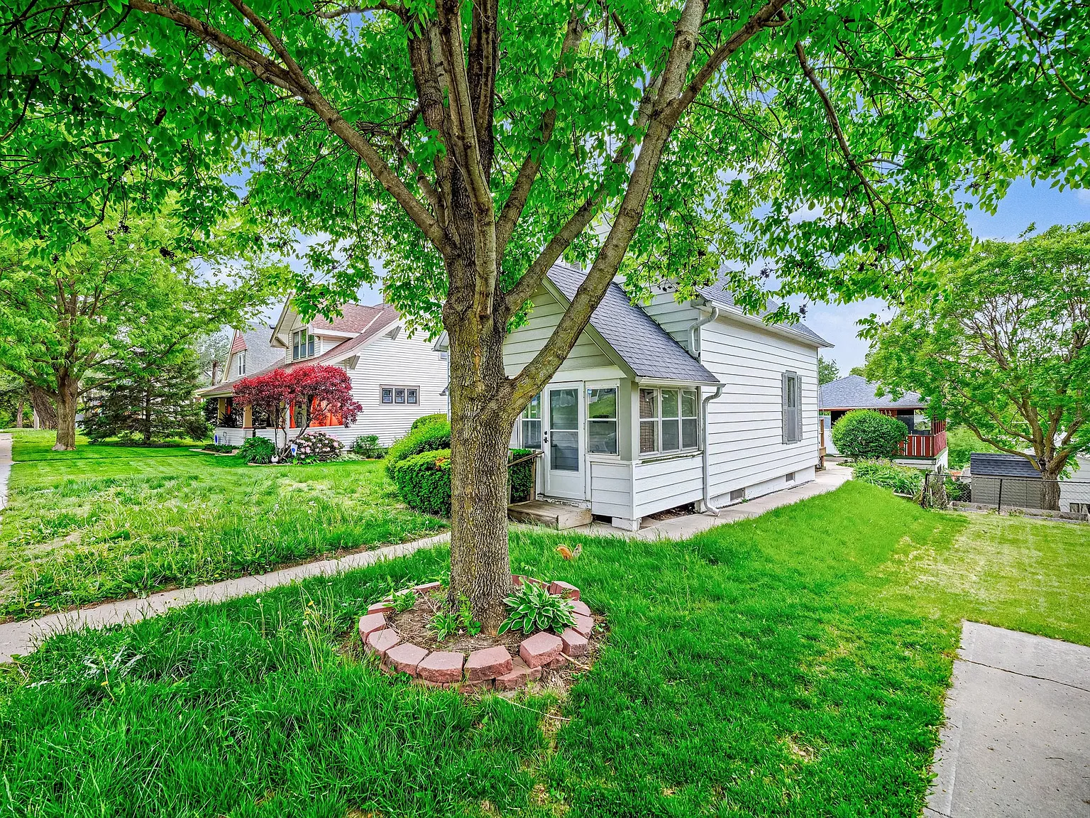5 bed, 2255 sqft, $2,200 — Photo 3
