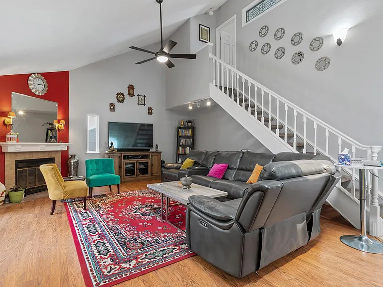 333 Lone Oak Dr — Photo 4