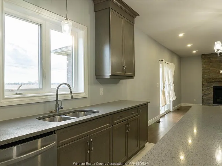 74 Dundee Dr — Photo 12